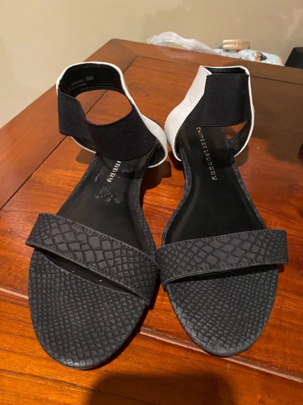 Chinese Laundry Sweet Memories Black White Leather Flat Sandals Women 10